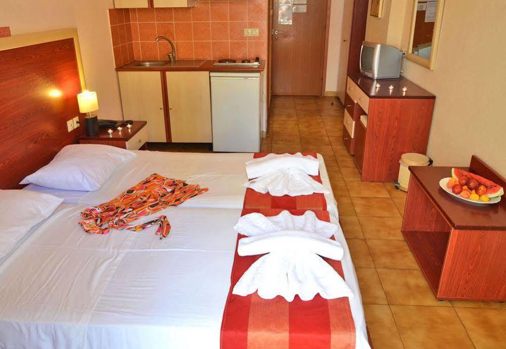Mavrikos Hotel Planos  Bagian luar foto